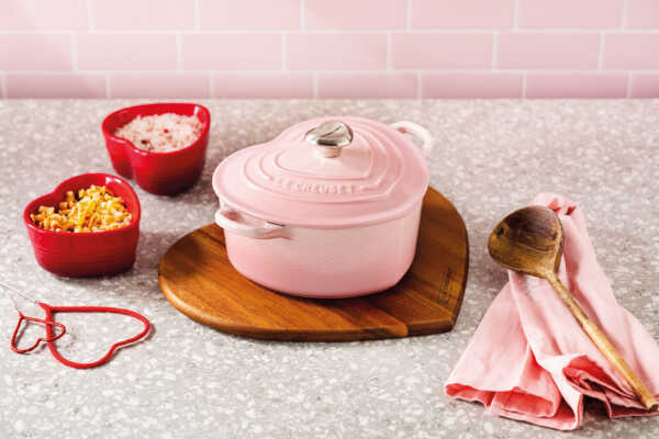 Brytfanna Le Creuset w Kształcie Serca z Uchwytem do Pokrywki Serce 20 cm 1.9L shell pink